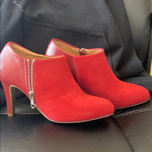 Report Shoes - Cute red booties